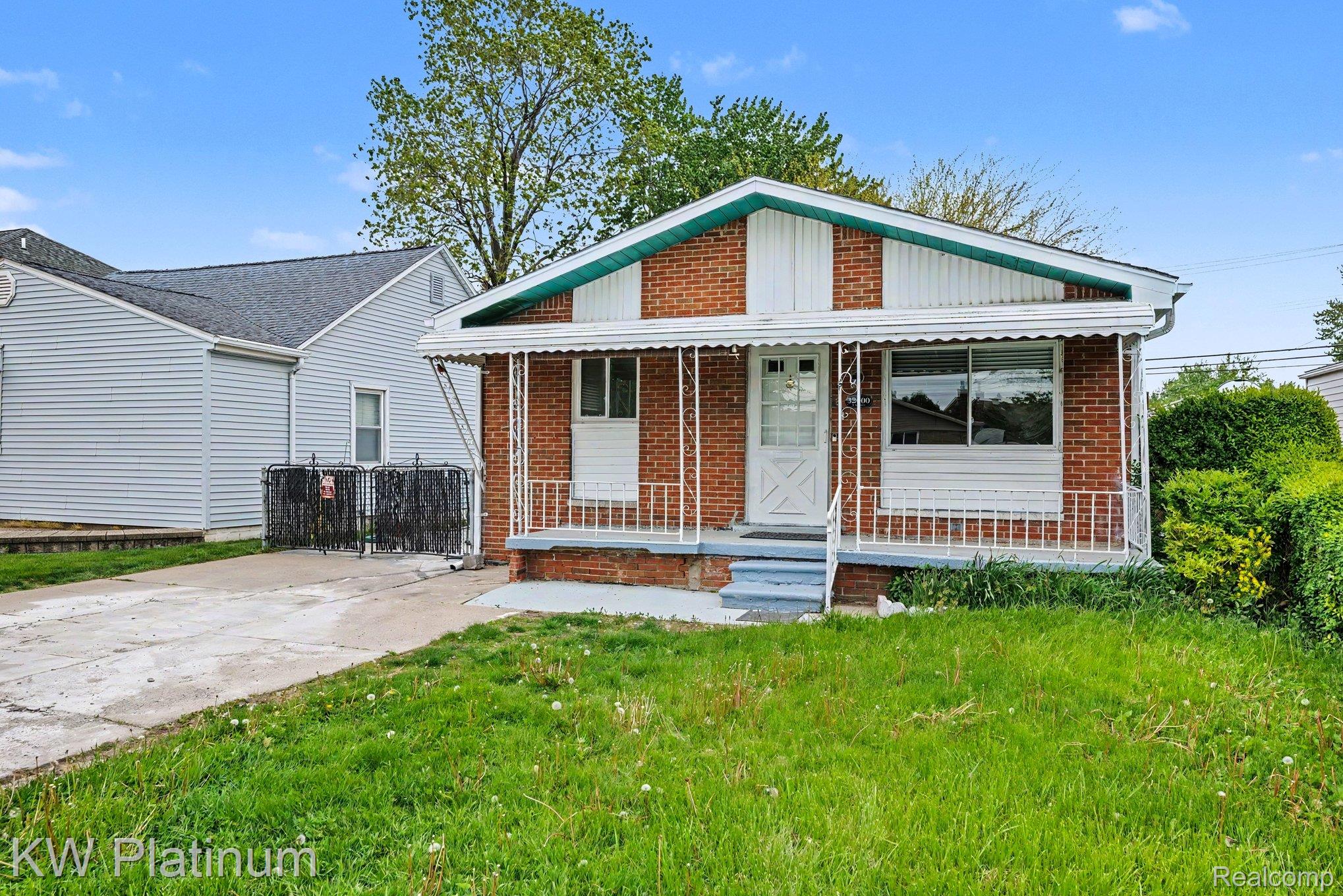 32000, Saint Margaret, St. Clair Shores, Michigan, 48082