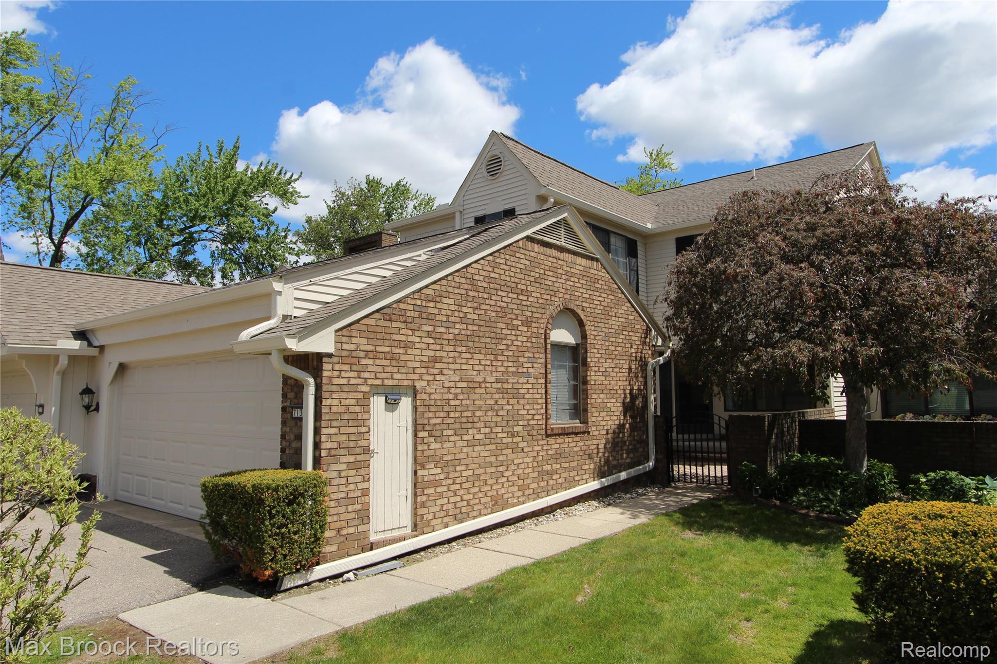 7139, Creeks, West Bloomfield, Michigan, 48322