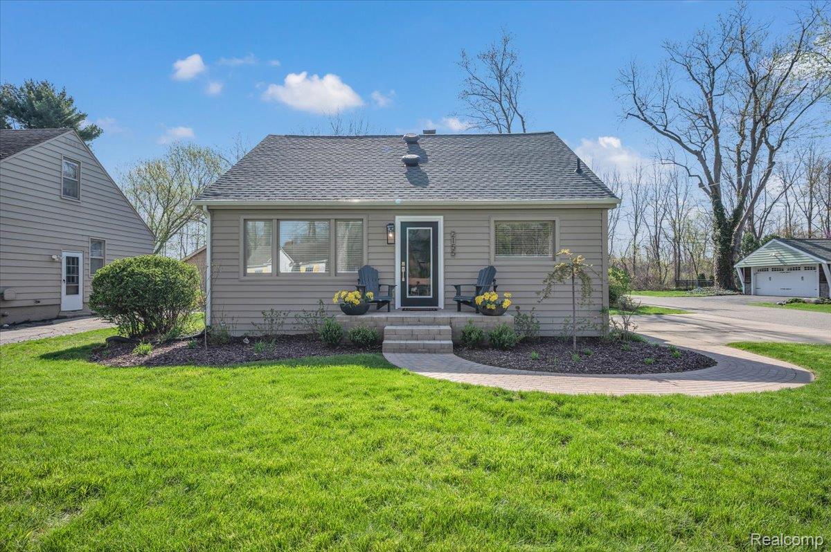 2155, Avondale, Sylvan Lake, Michigan, 48320