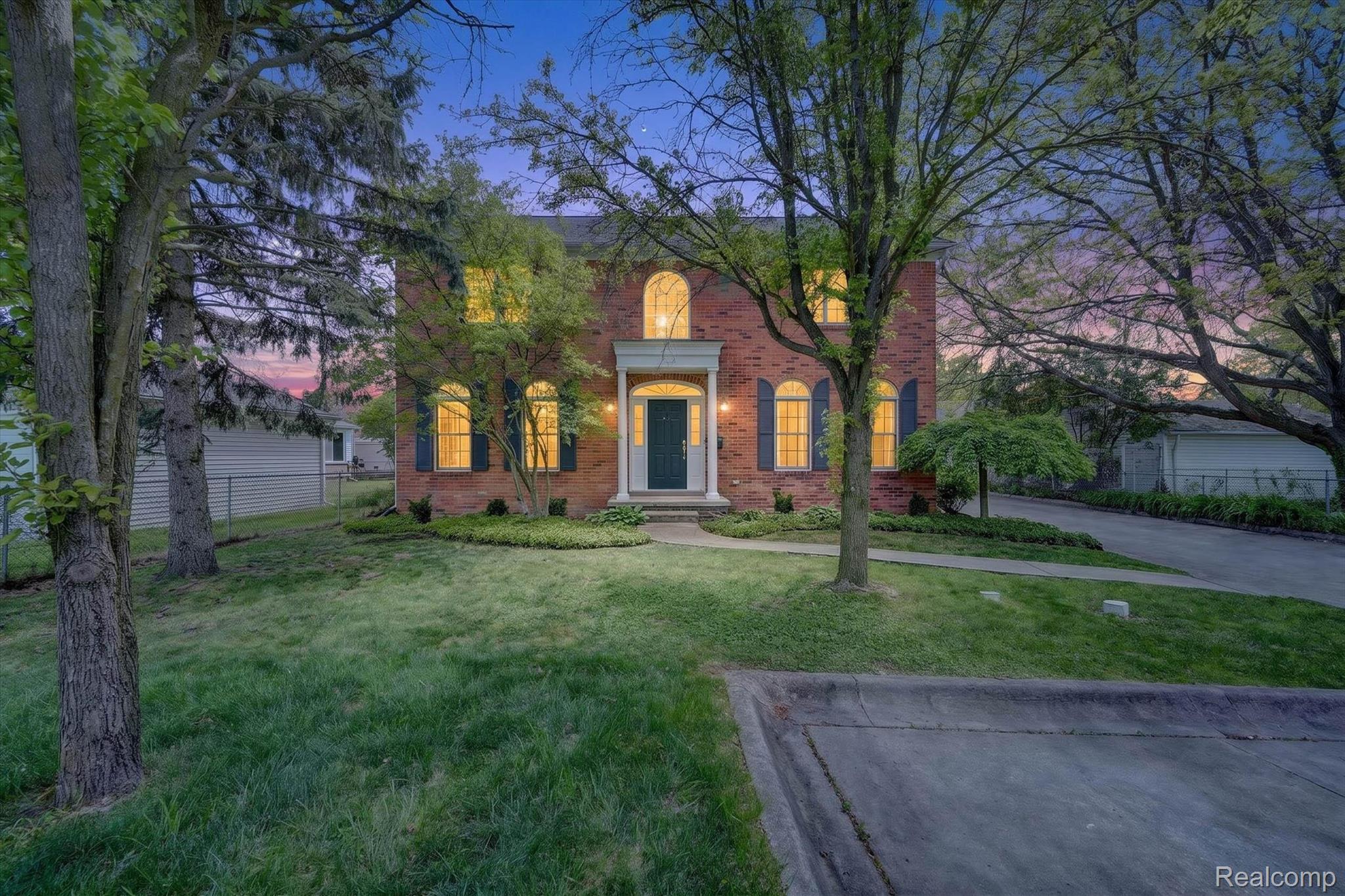 1112, Vernier, Grosse Pointe Woods, Michigan, 48236