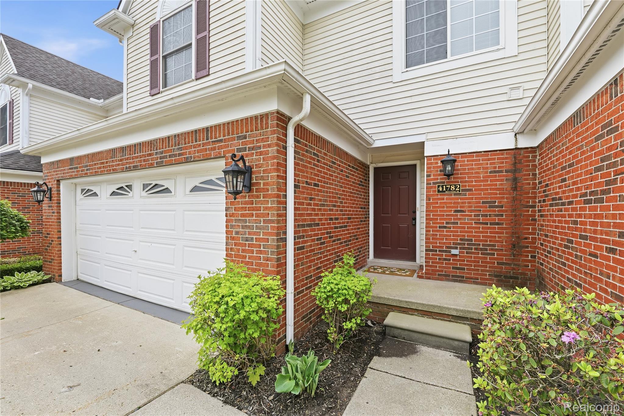 41782, Brownstone, Novi, Michigan, 48377