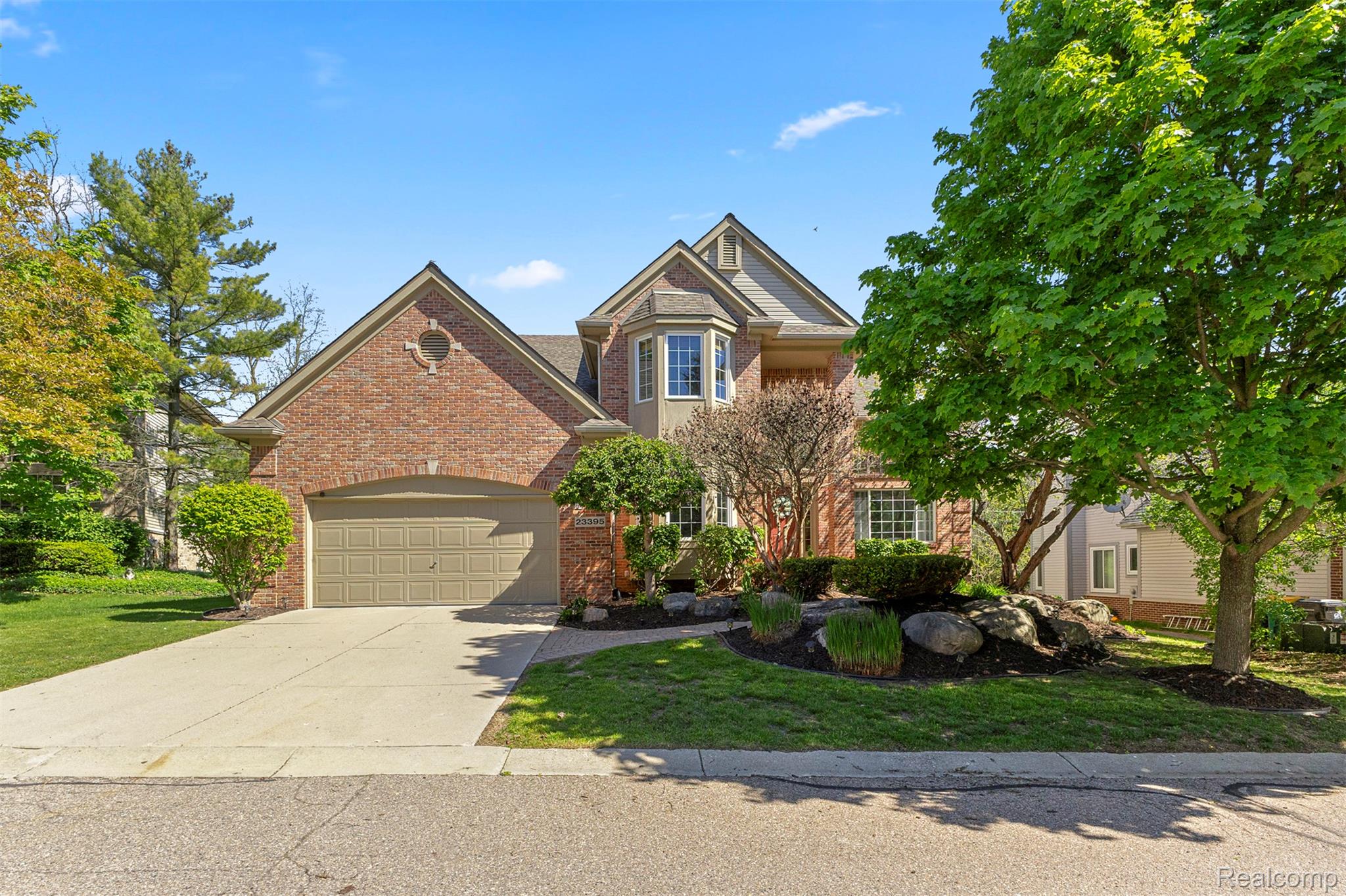 23395, Mission, Farmington, Michigan, 48335