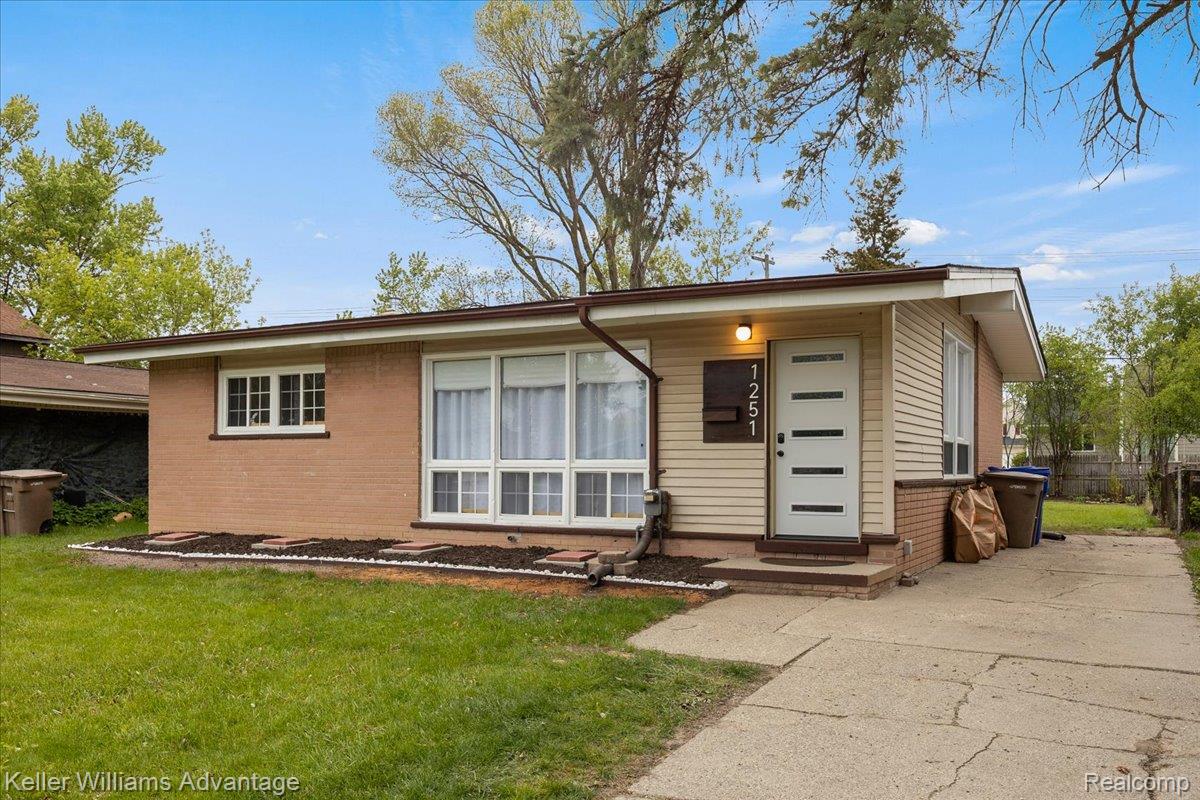 1251, Dufrain, Pontiac, Michigan, 48342