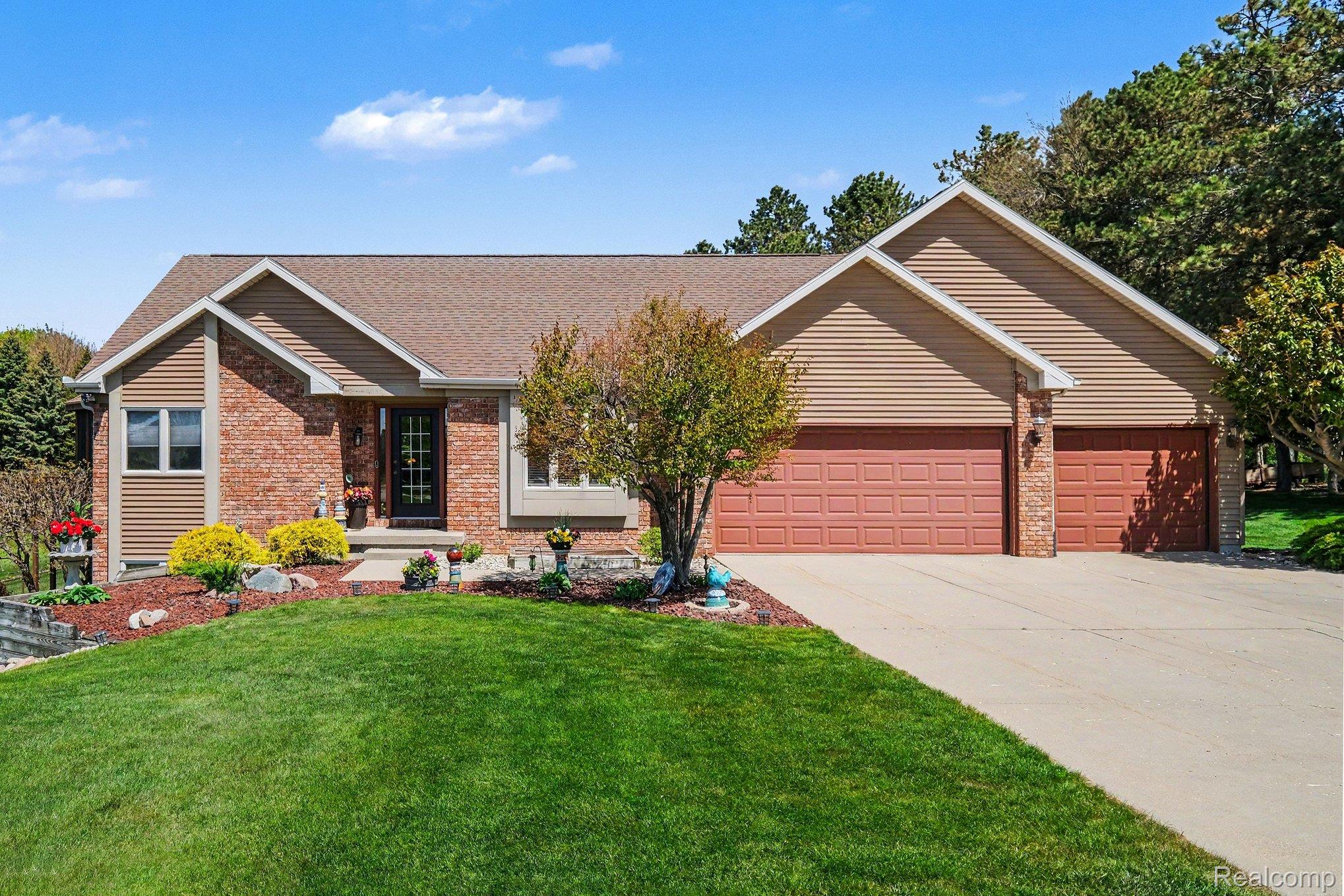 408, Outlook, Perry, Michigan, 48872