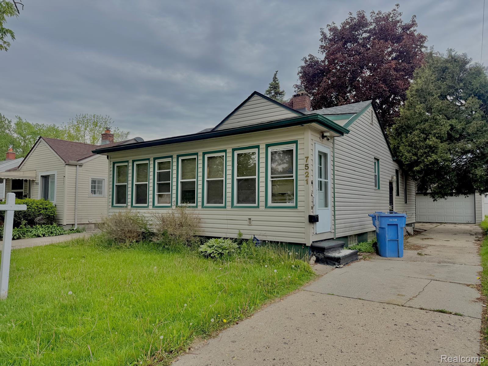 7521, Silvery, Dearborn Heights, Michigan, 48127