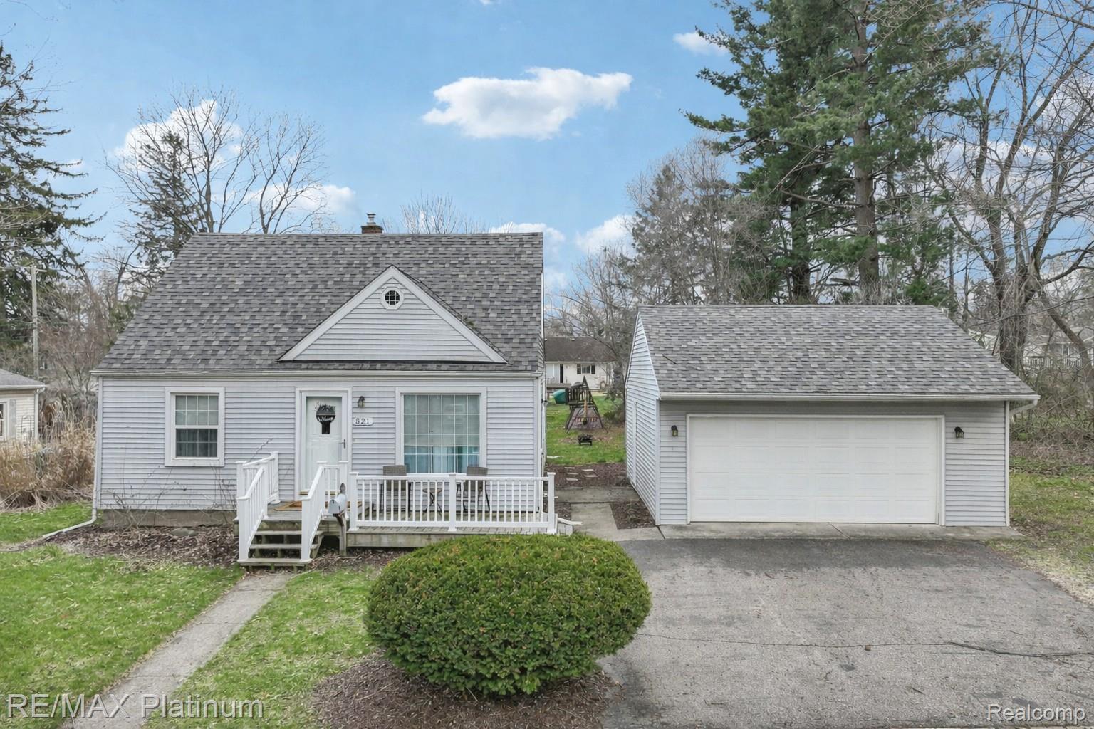 521, Crane, Howell, Michigan, 48843
