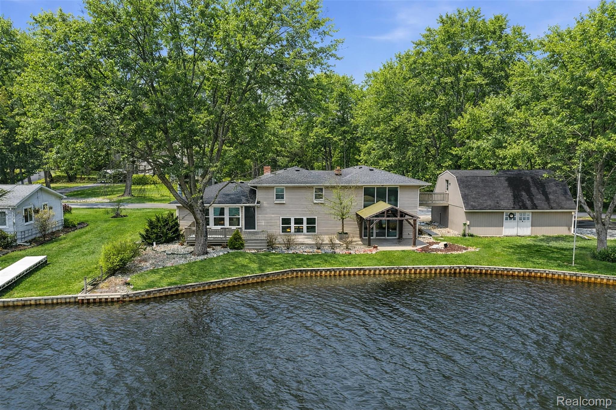5370, Edgelake, Pinckney, Michigan, 48169