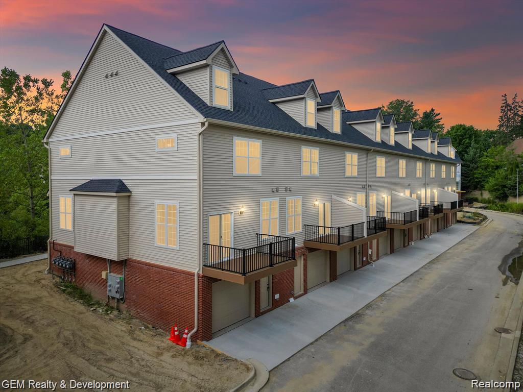 506, Village, Milford, Michigan, 48381