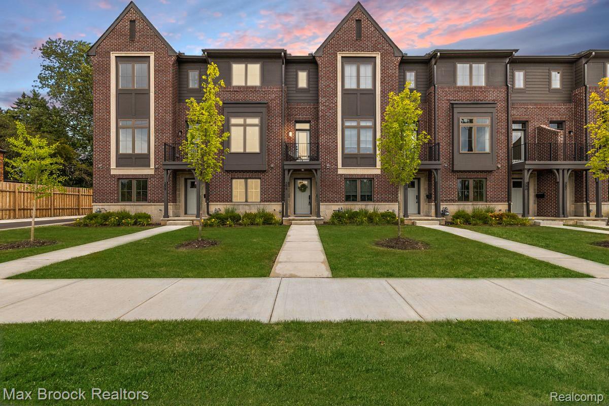 386, Notre Dame, Grosse Pointe, Michigan, 48230