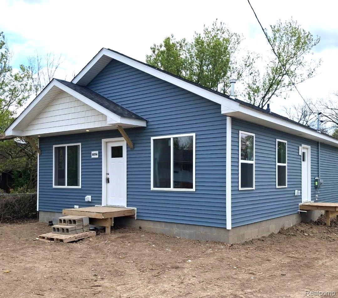 6056, Pearl, Burton, Michigan, 48509