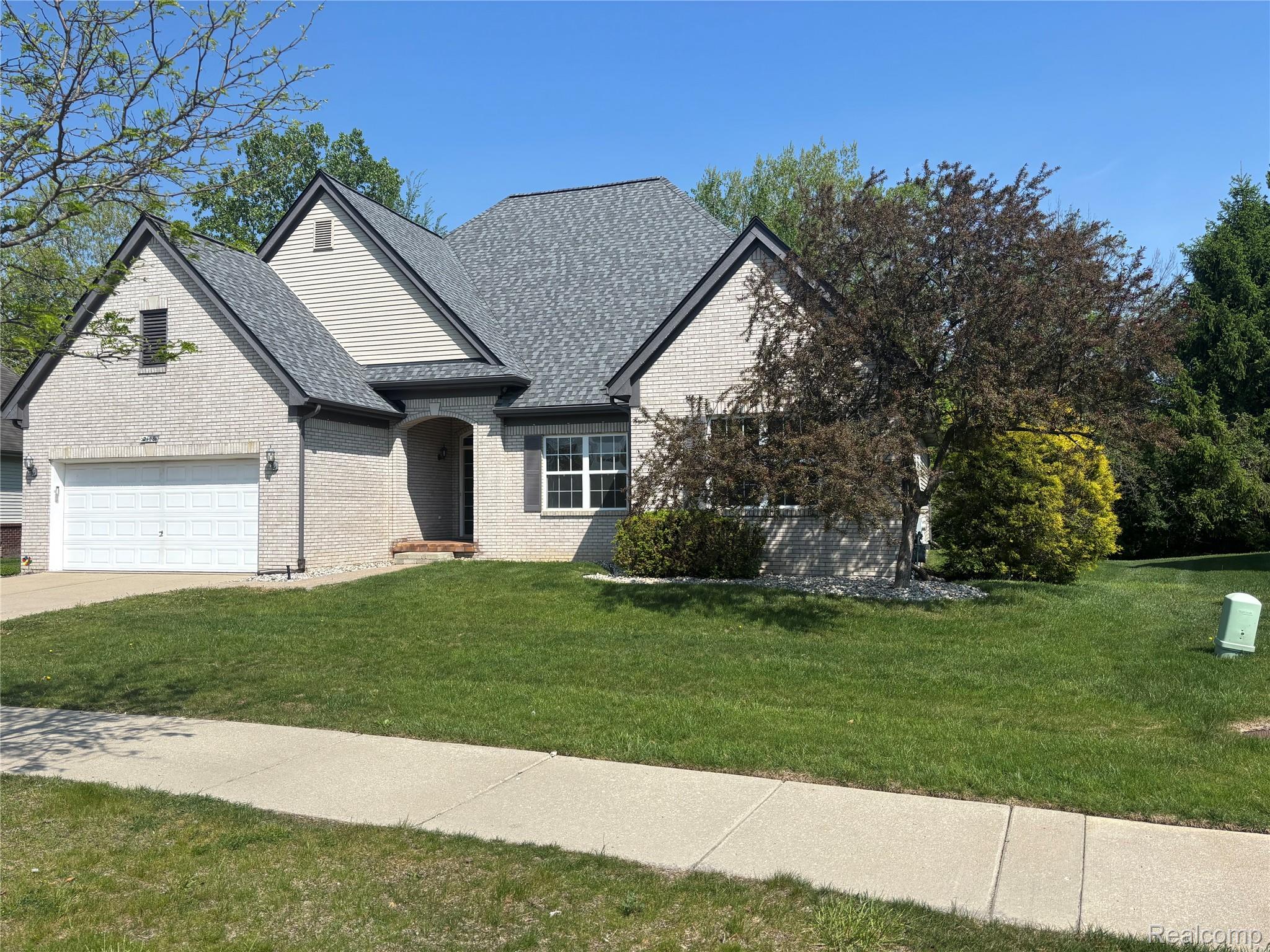 2108, Lagoon, Rochester Hills, Michigan, 48309