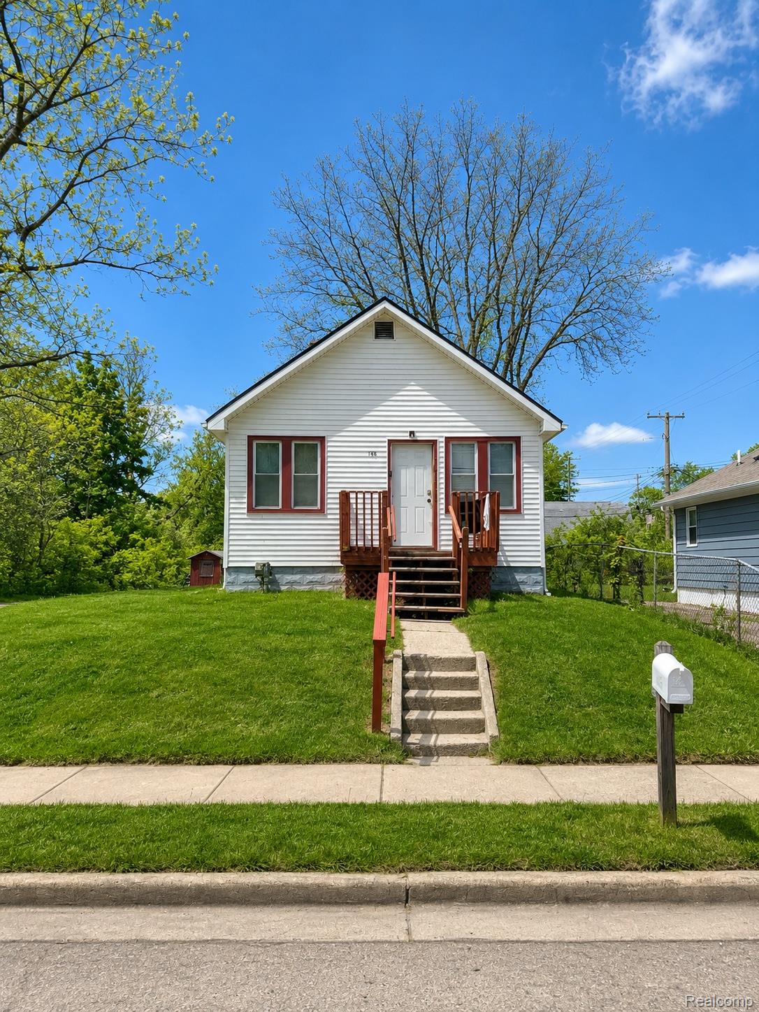 148, Russell, Pontiac, Michigan, 48342