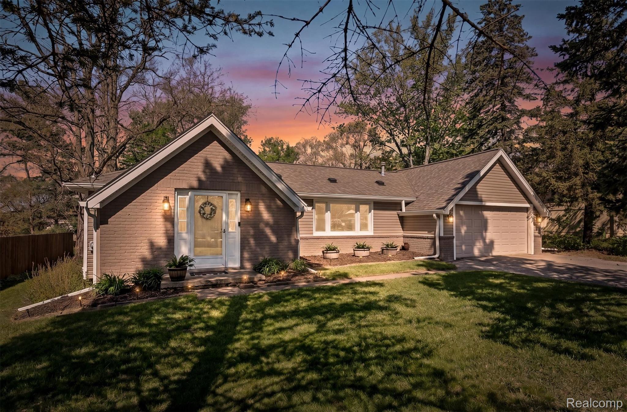 3525, Buss, Walled Lake, Michigan, 48390