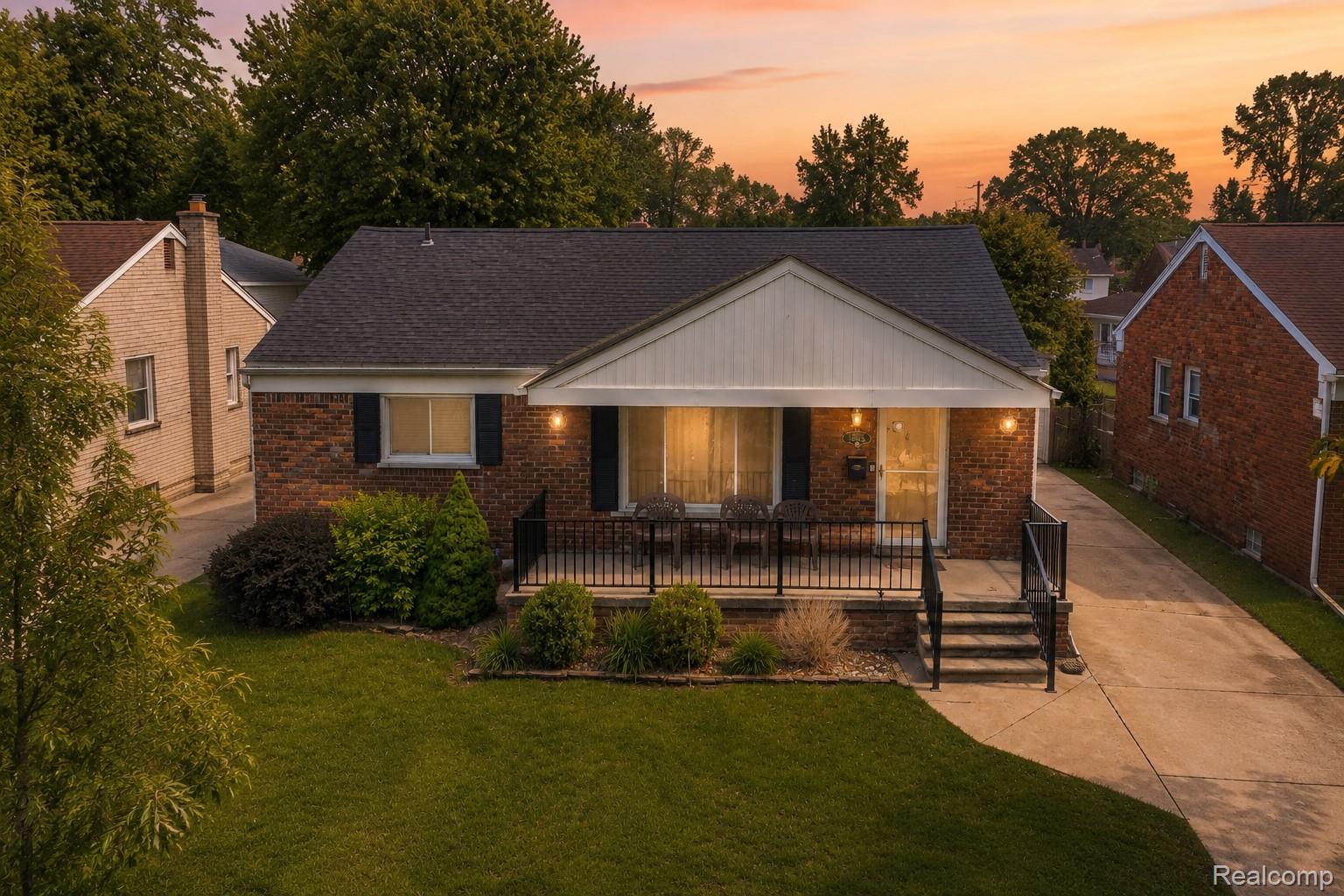 15606, Richmond, Southgate, Michigan, 48195
