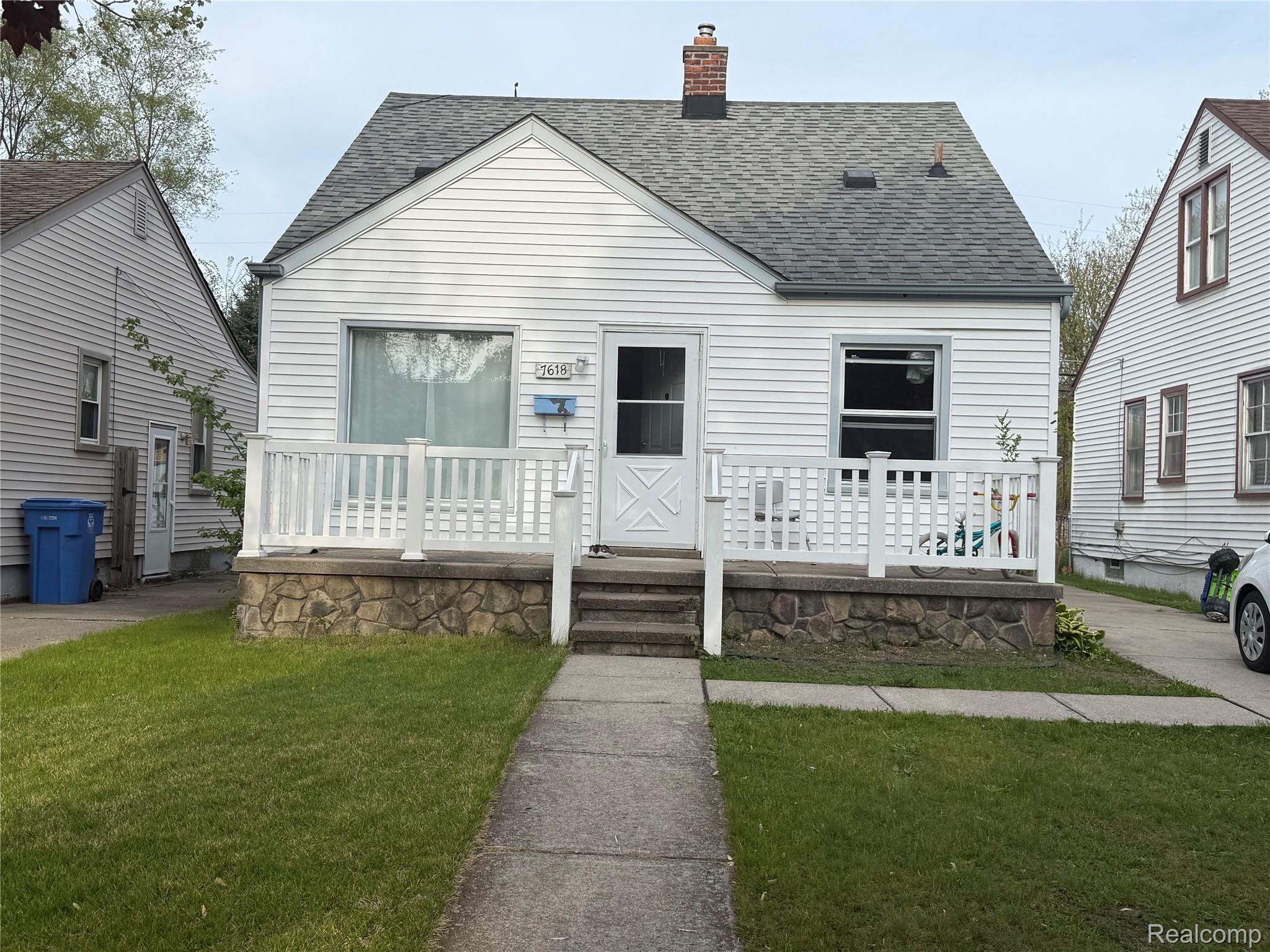 7618, Hazelton, Dearborn Heights, Michigan, 48127