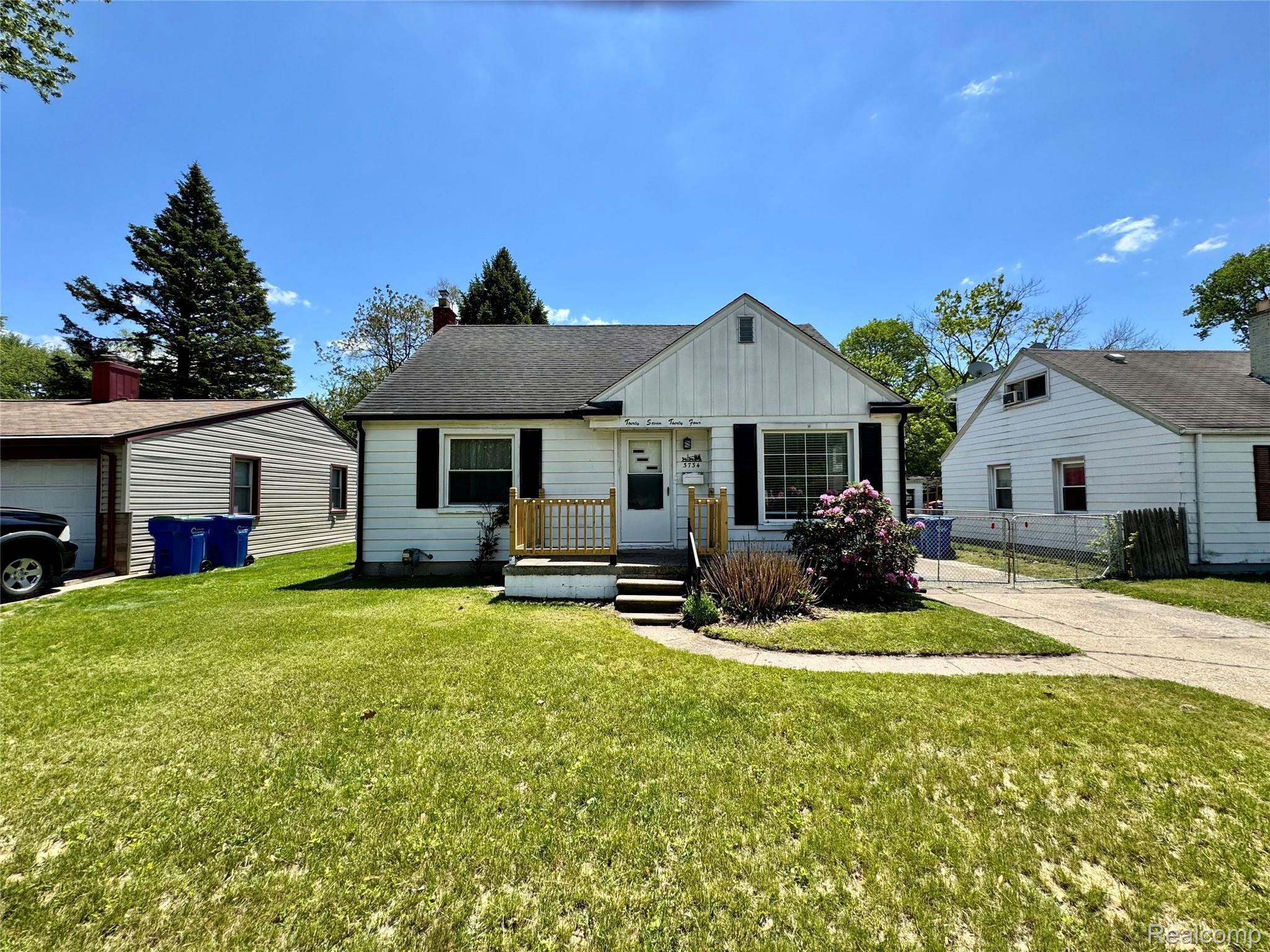 3734, Capitol, Warren, Michigan, 48091