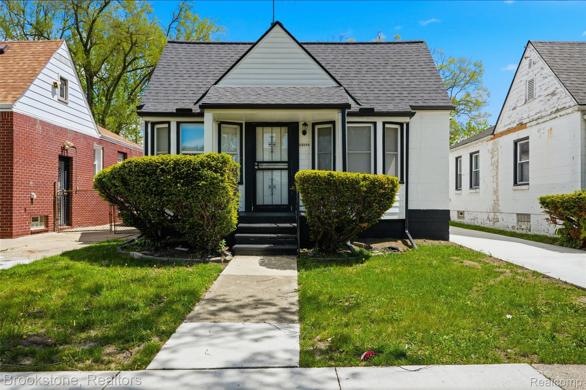 11338, Memorial, Detroit, Michigan, 48227