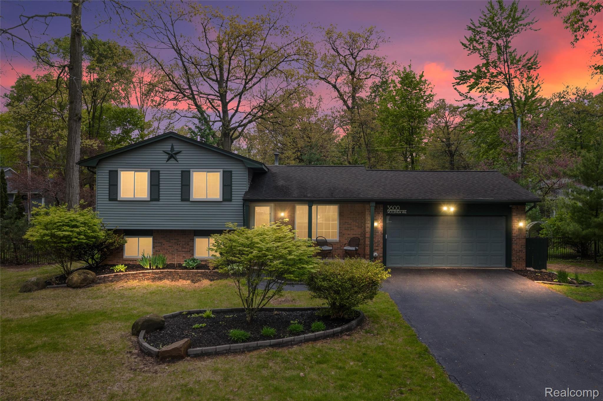 3600, Woodview, West Bloomfield, Michigan, 48324