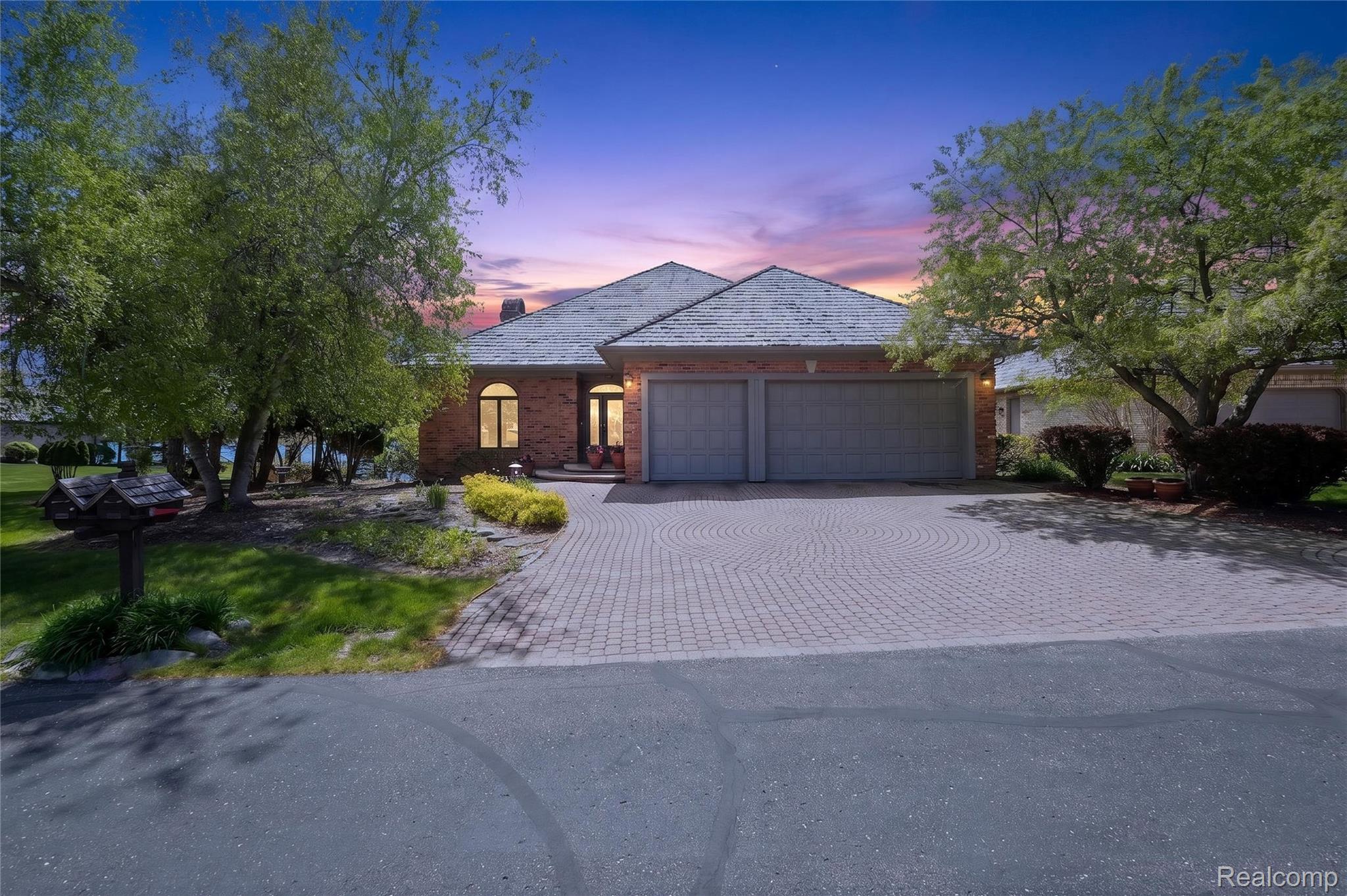 24, Chateaux Du Lac, Fenton, Michigan, 48430