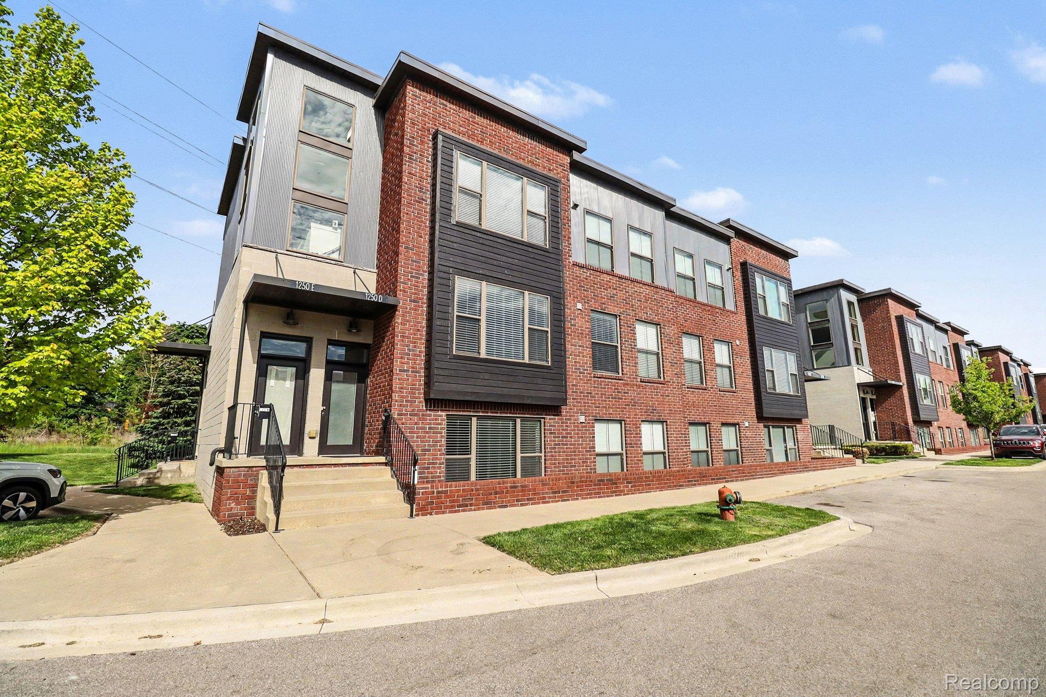 1250, DIAMOND, #E, Royal Oak, Michigan, 48067