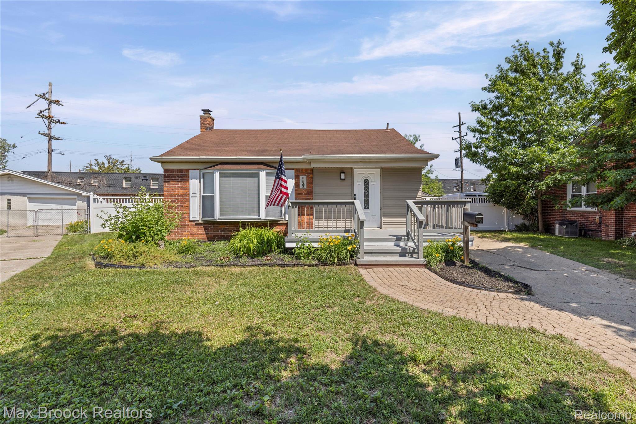 1122, Symes, Royal Oak, Michigan, 48067