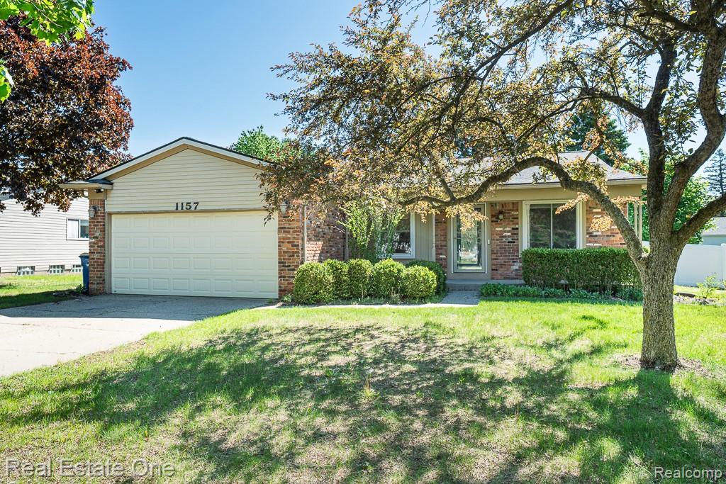 1157, Meadowcrest, Waterford, Michigan, 48327