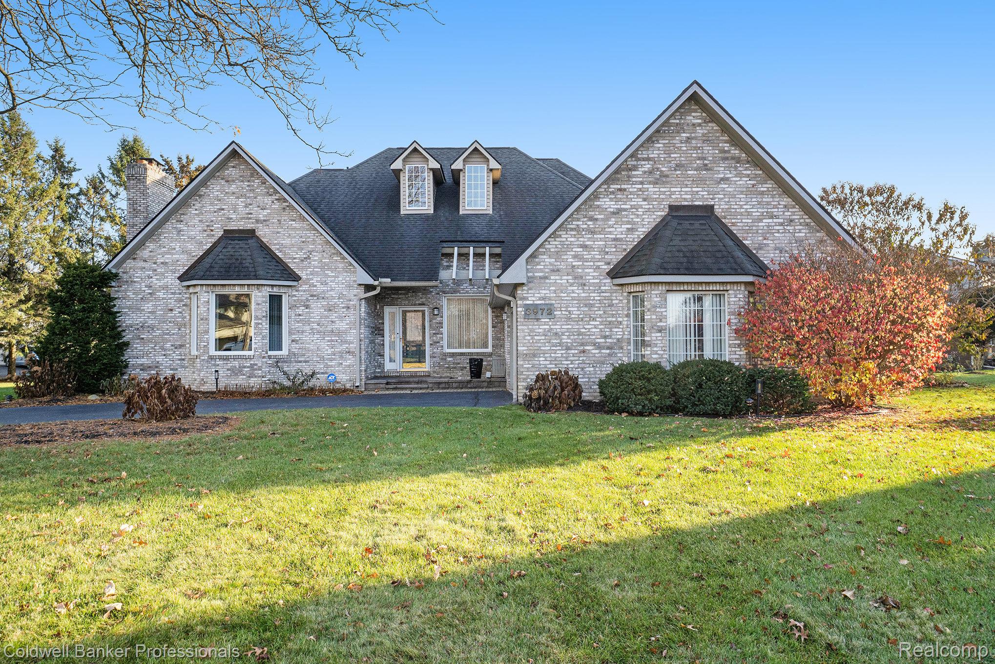 3972, Chevron, Highland, Michigan, 48356