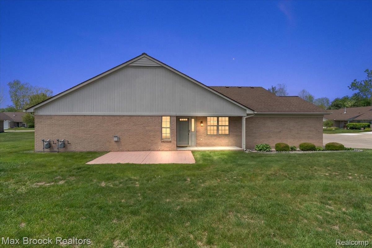 25258, Julianna, Chesterfield, Michigan, 48051