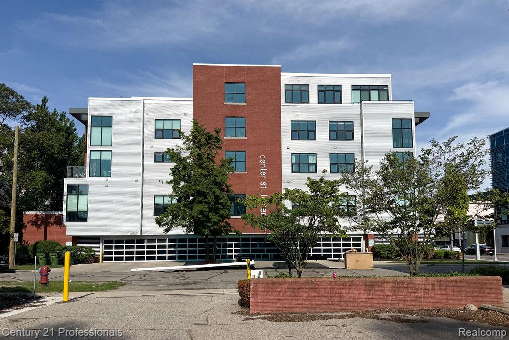 100, Center, #306, Royal Oak, Michigan, 48067