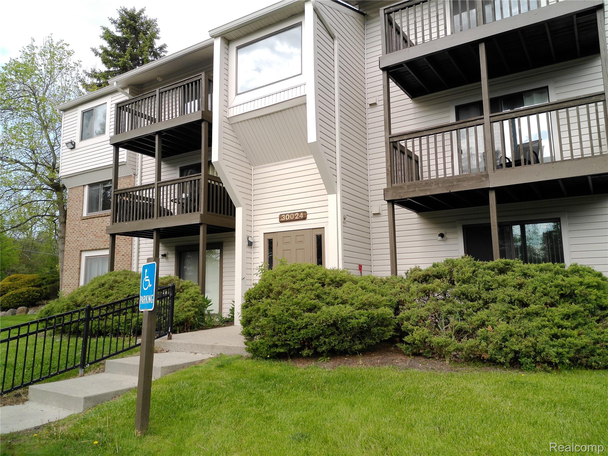 30024, 12 Mile, Farmington Hills, Michigan, 48334
