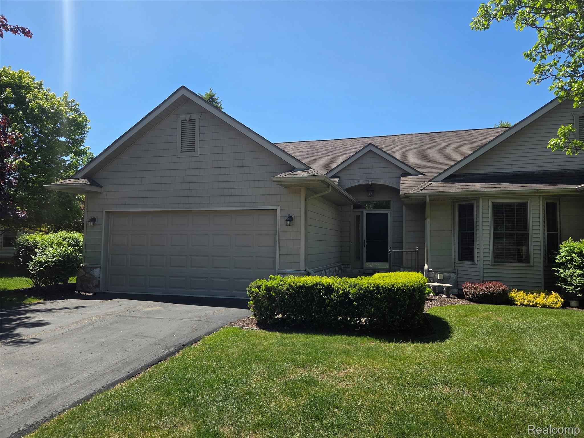 6102, Doveplum, Brighton, Michigan, 48116