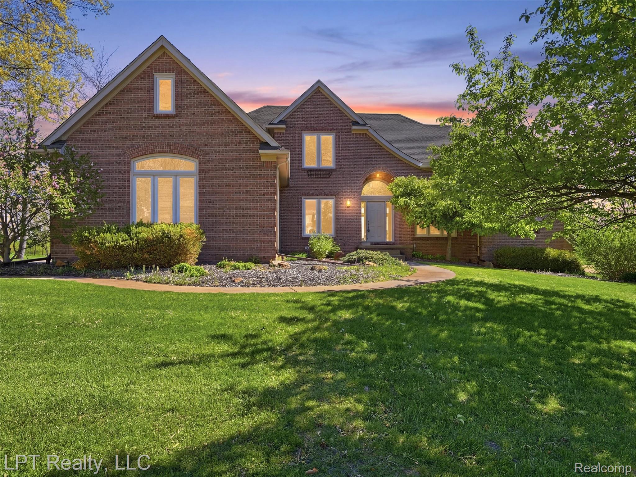 860, Troon, Highland, Michigan, 48357