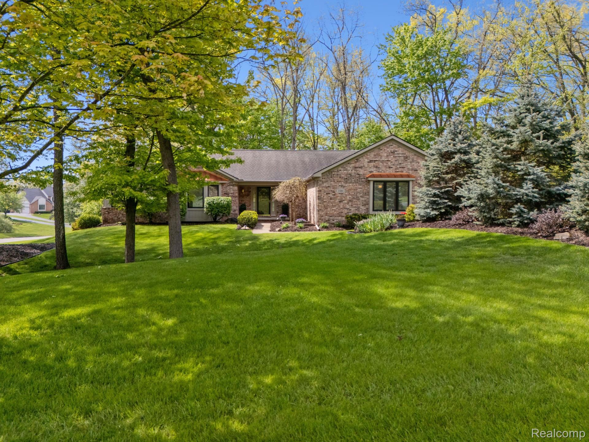 2484, PINE HOLLOW, Brighton, Michigan, 48114