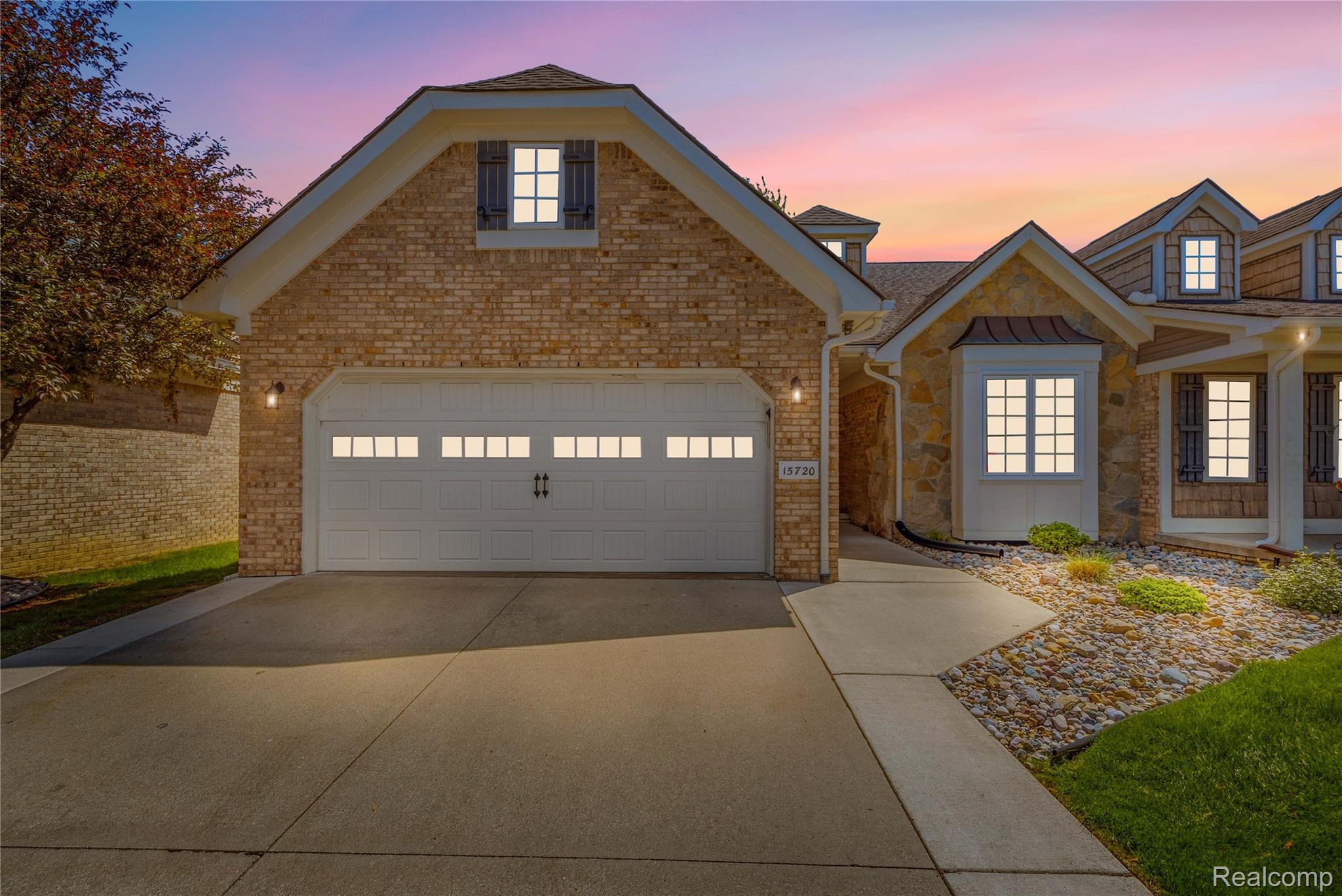 15720, Hunter, Livonia, Michigan, 48154