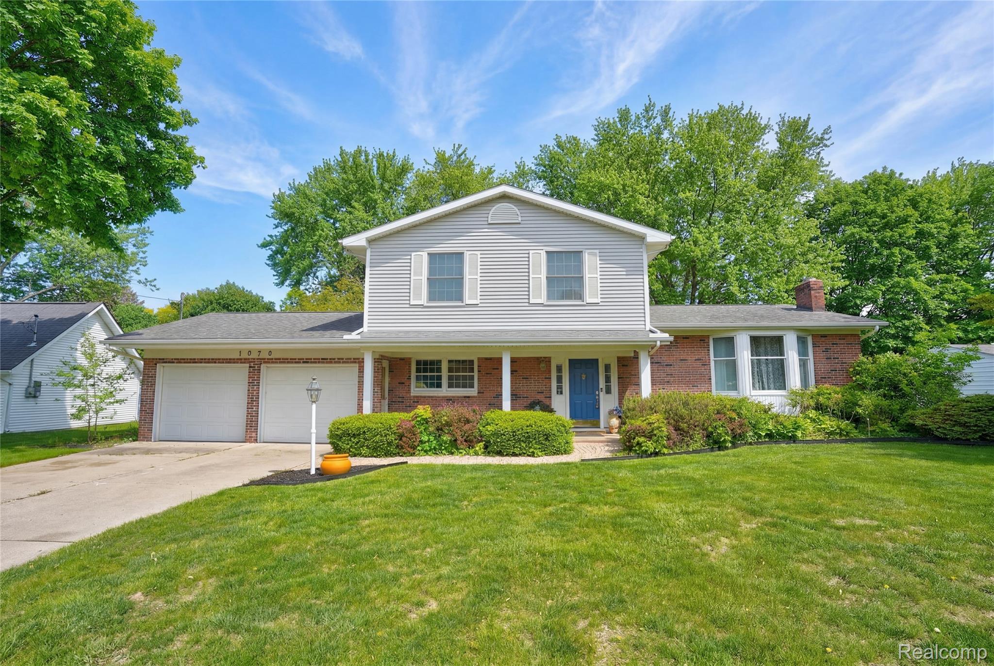 1070, Woodview, Flint, Michigan, 48507
