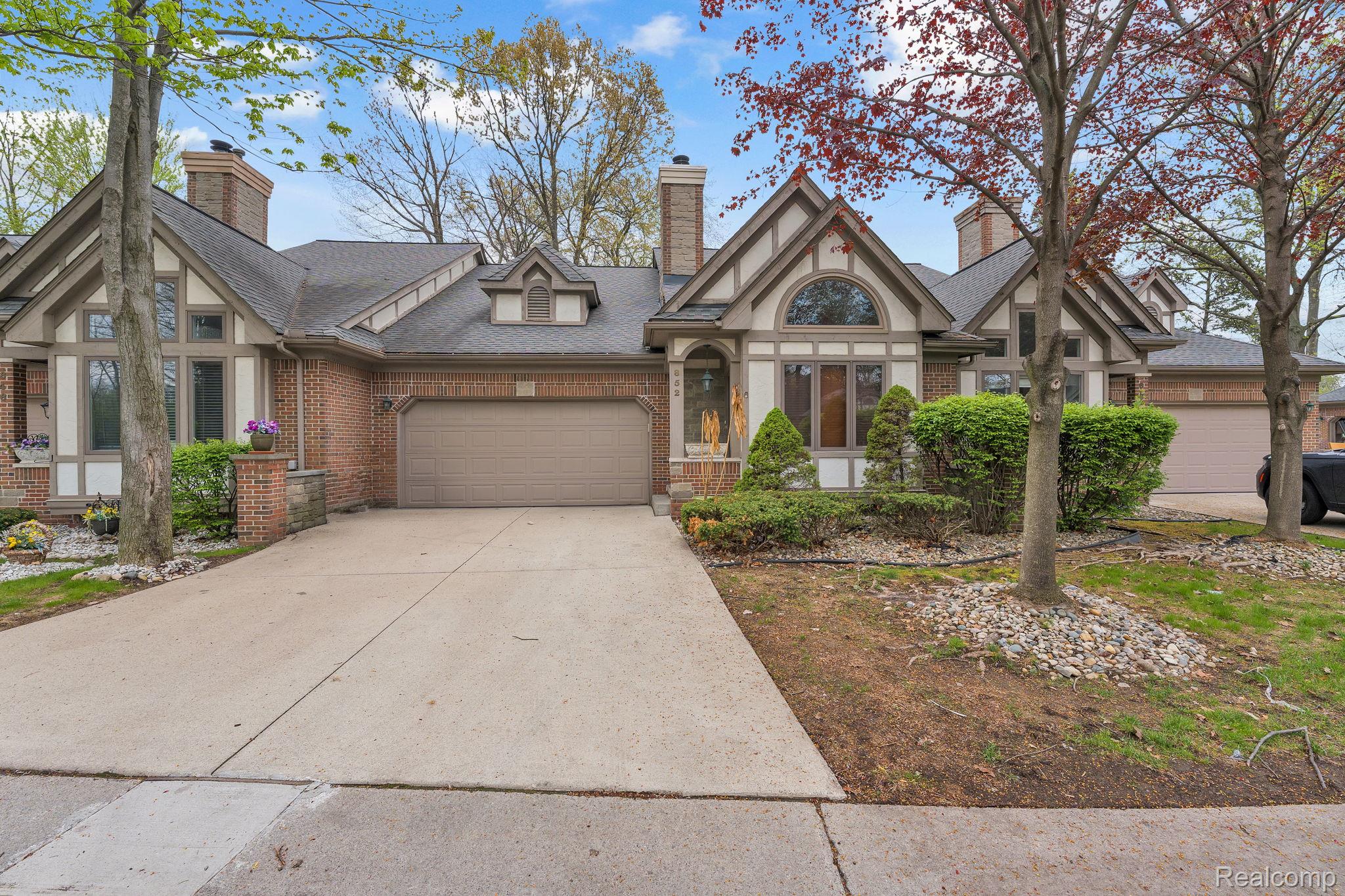 852, Beech Daly, Dearborn Heights, Michigan, 48127
