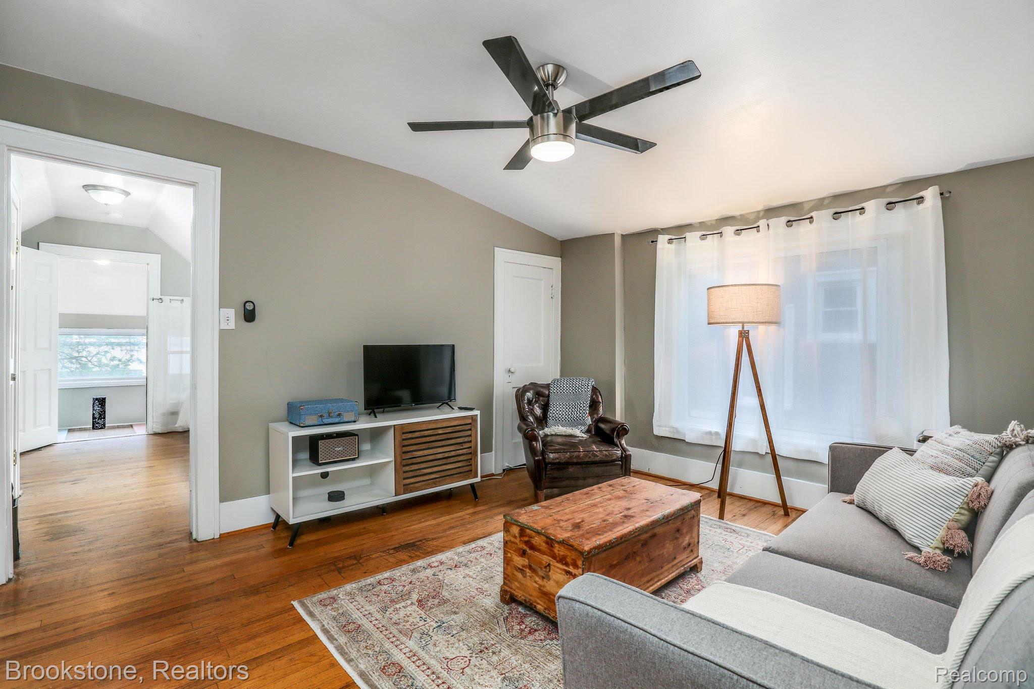 366, Bennett, Ferndale, Michigan, 48220