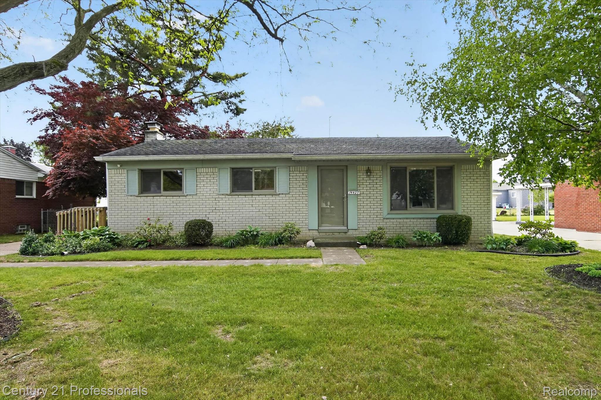 14425, Stonehouse, Livonia, Michigan, 48154