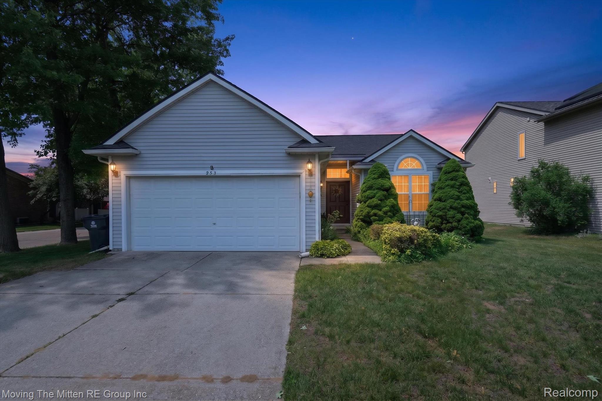 953, Newburgh, Westland, Michigan, 48185