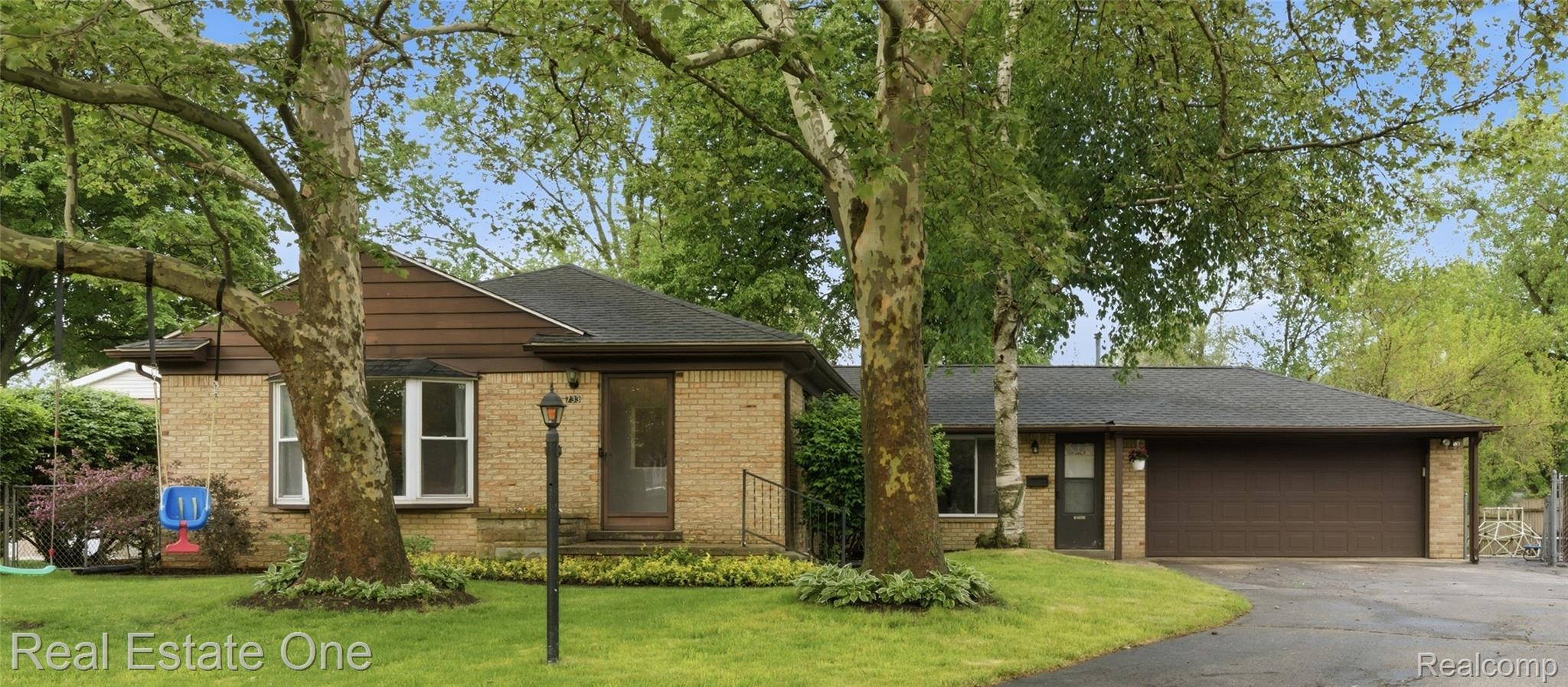 733, Webik, Clawson, Michigan, 48017