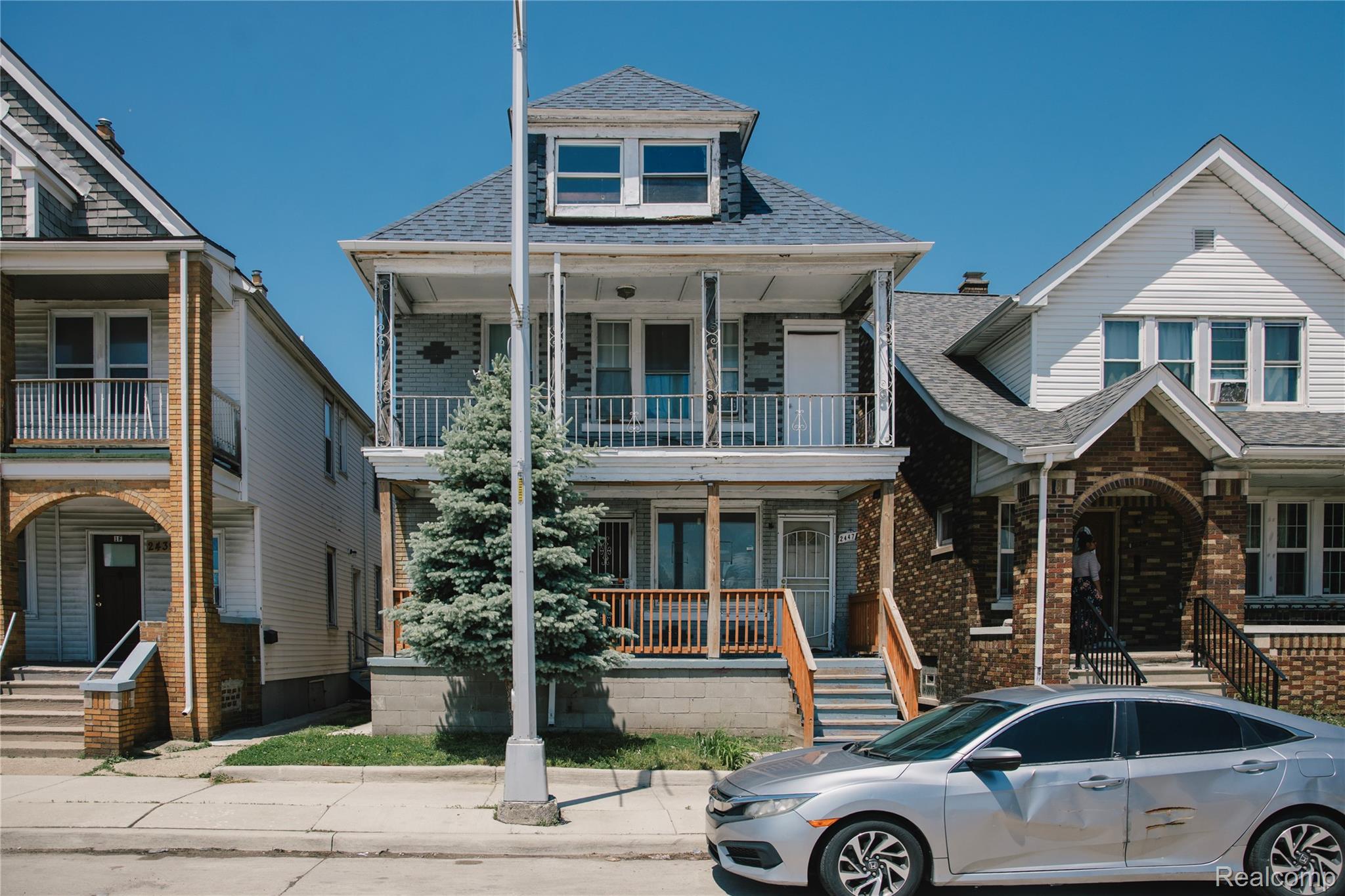 2441, Holbrook, Hamtramck, Michigan, 48212