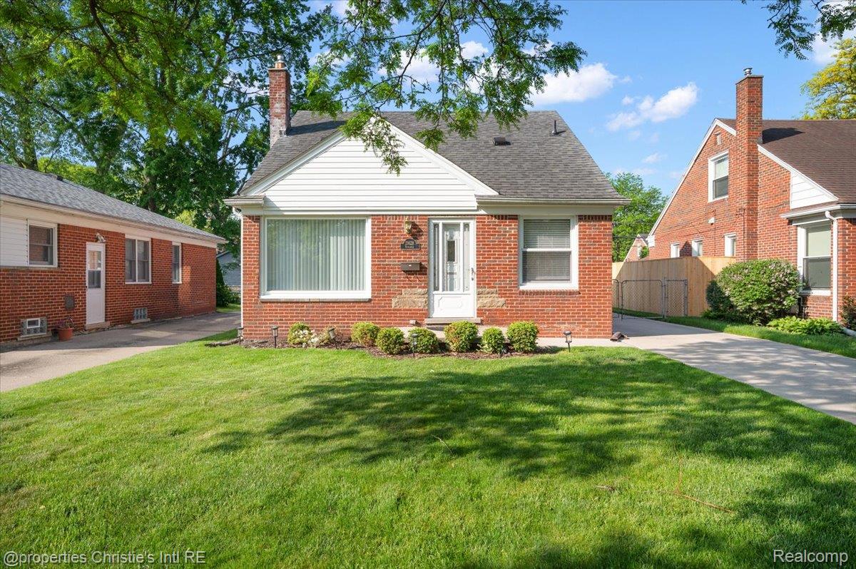 21628, Newcastle, Harper Woods, Michigan, 48225