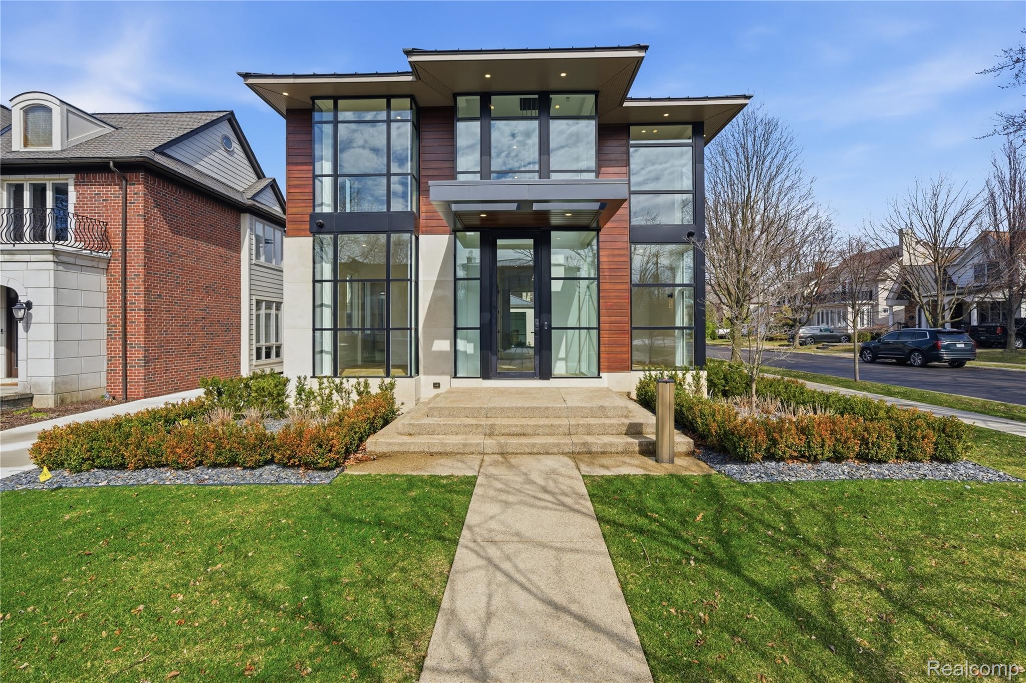 512, Wallace, Birmingham, Michigan, 48009