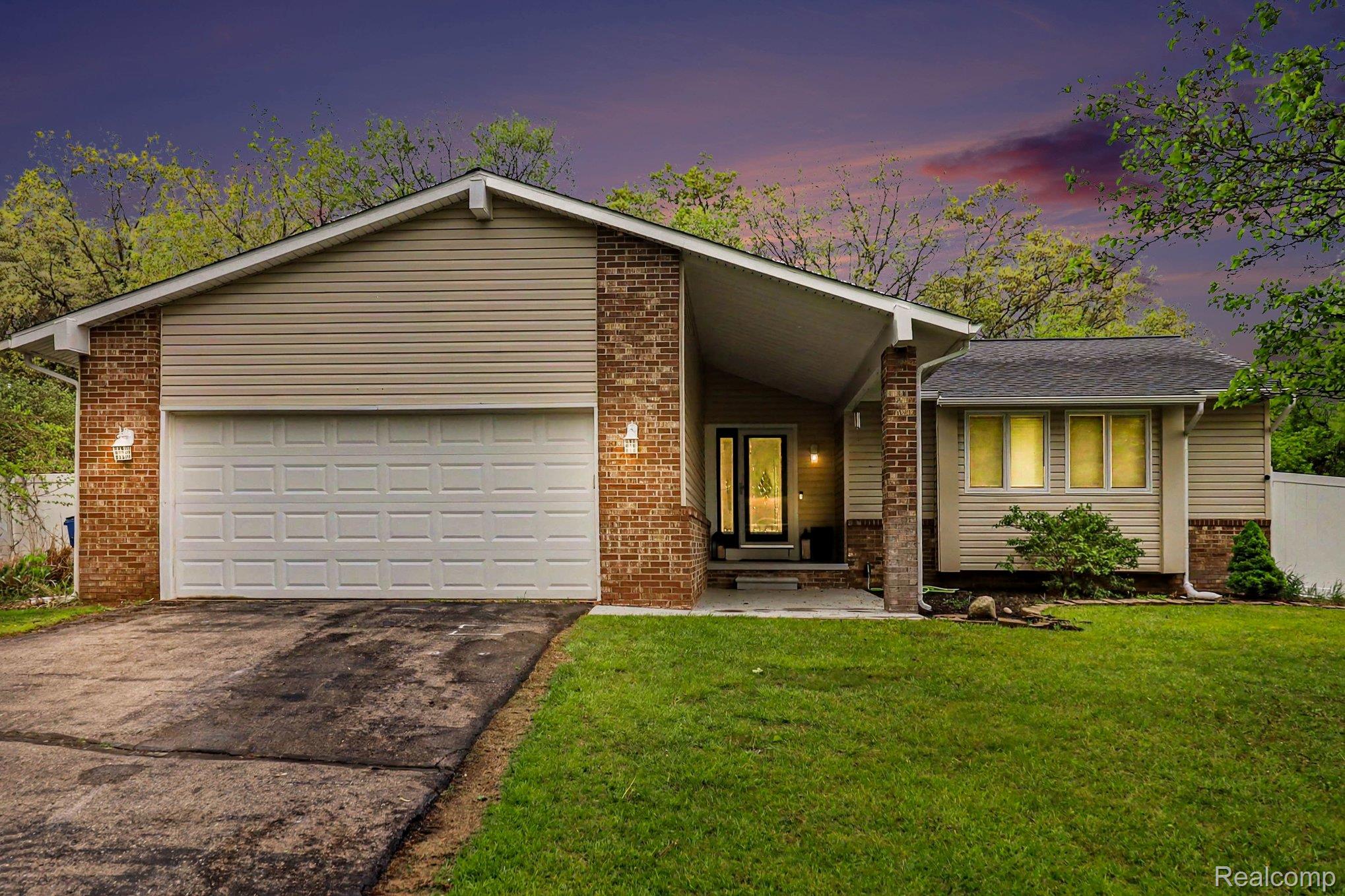 2770, Shady Hollow, White Lake, Michigan, 48383
