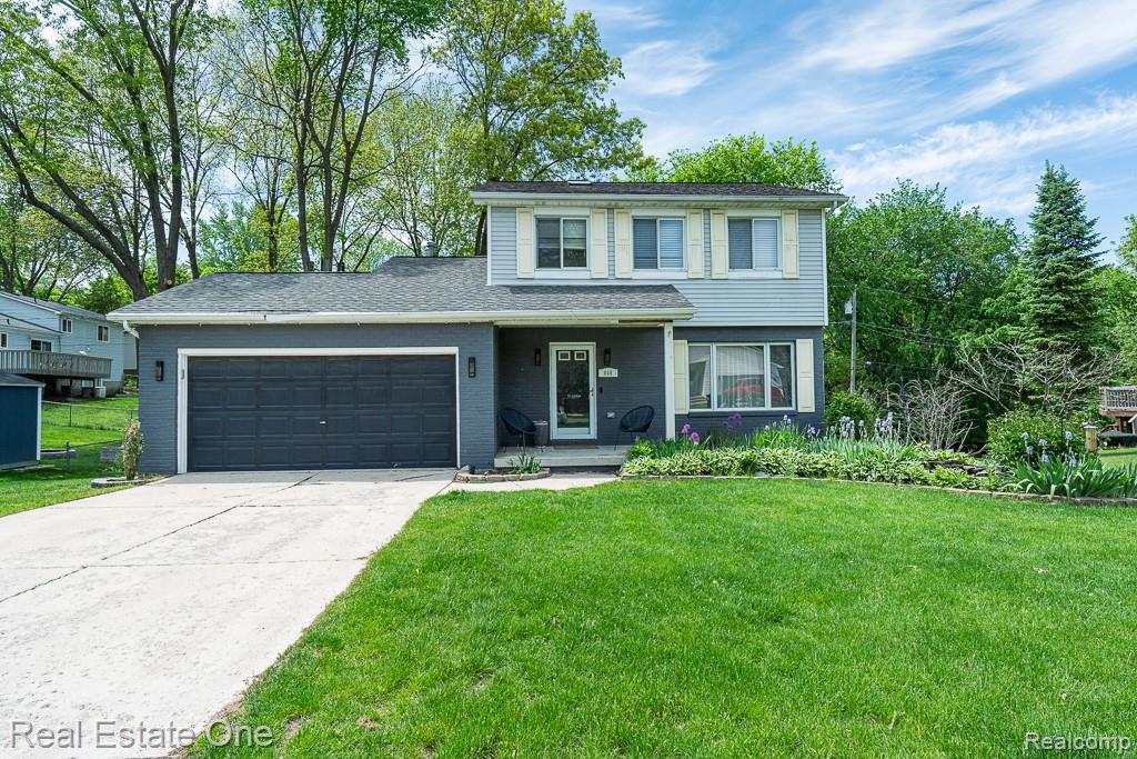 668, Sherry, Lake Orion, Michigan, 48362