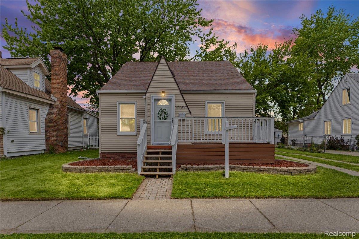 2151, Orchard, Ferndale, Michigan, 48220