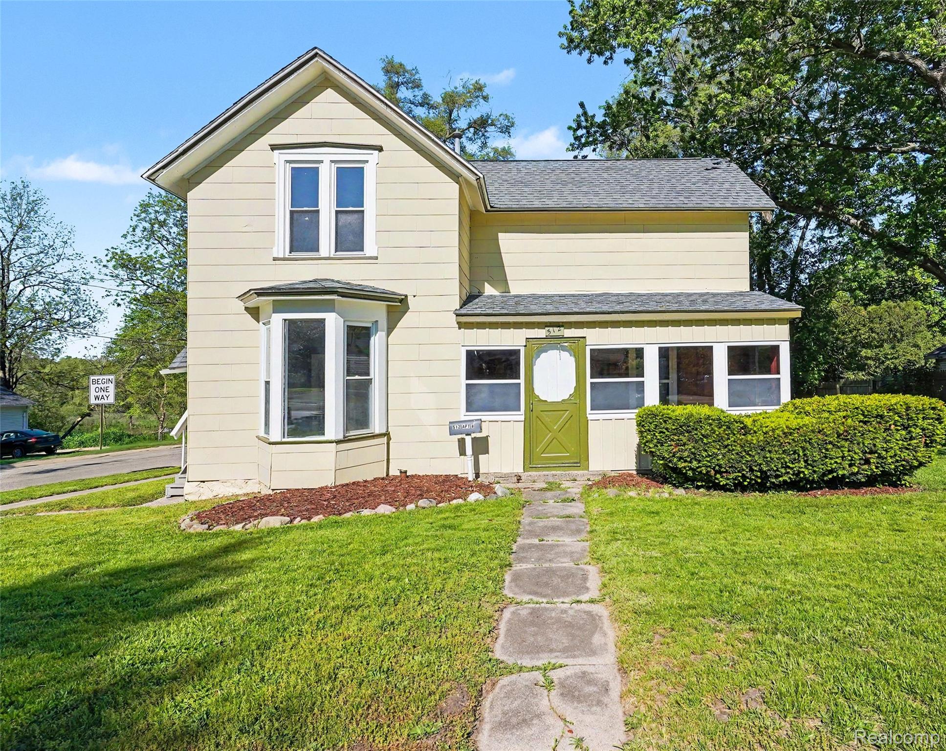 512, Broad, Holly, Michigan, 48442