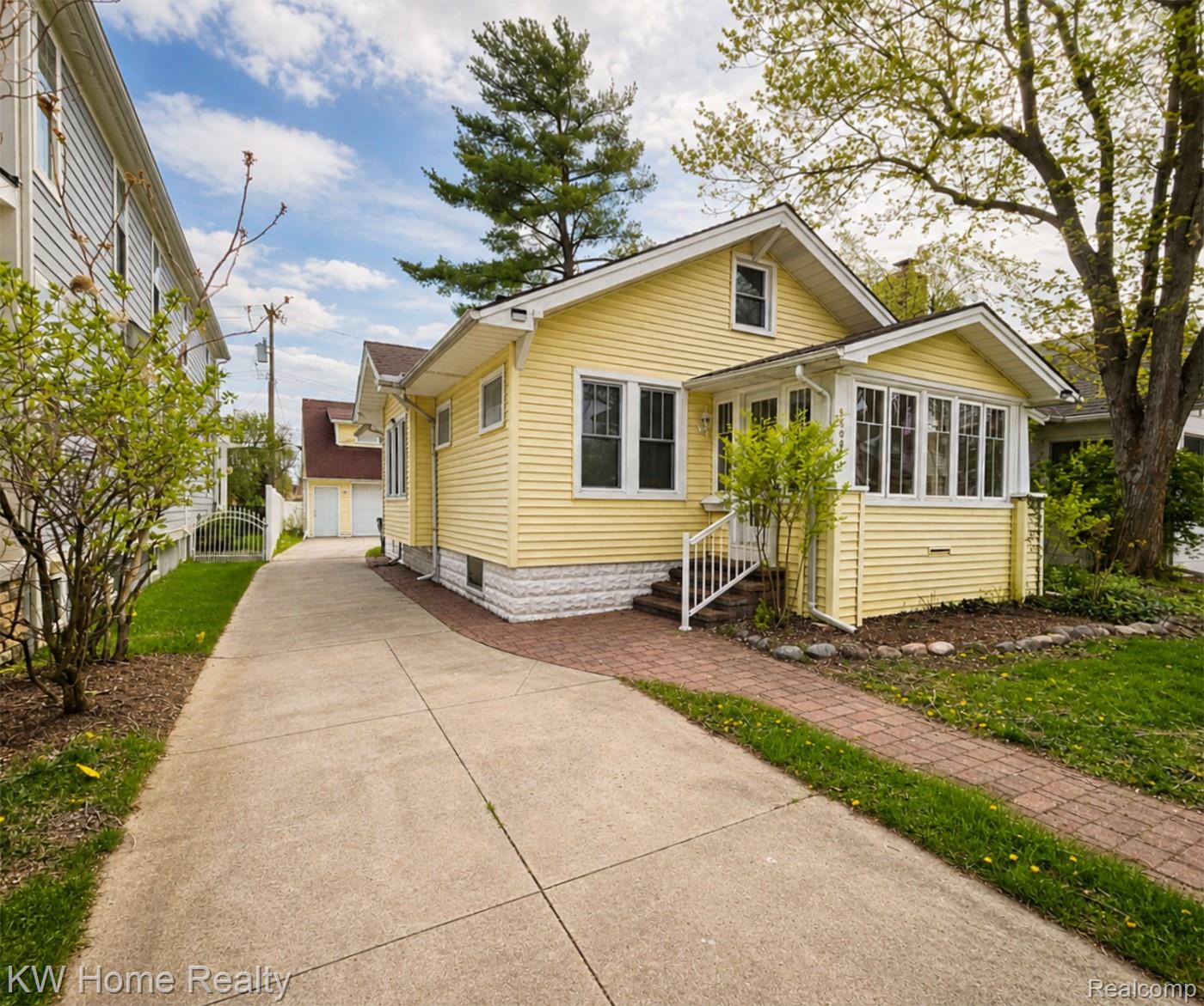 1208, Emmons, Birmingham, Michigan, 48009