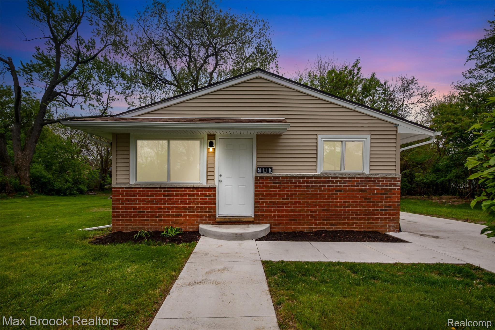 493, Luther, Pontiac, Michigan, 48341