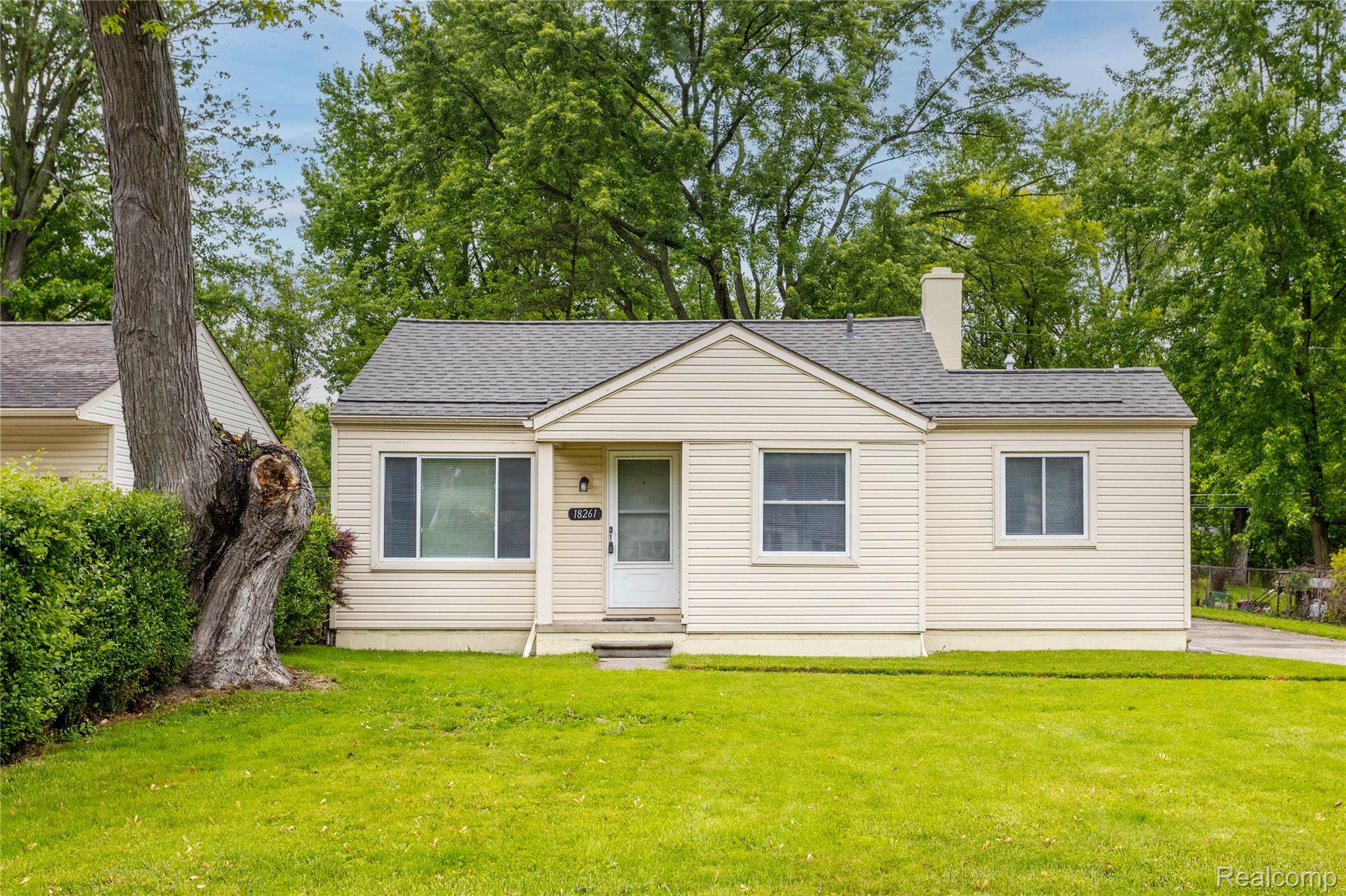 18261, Brentwood, Livonia, Michigan, 48152